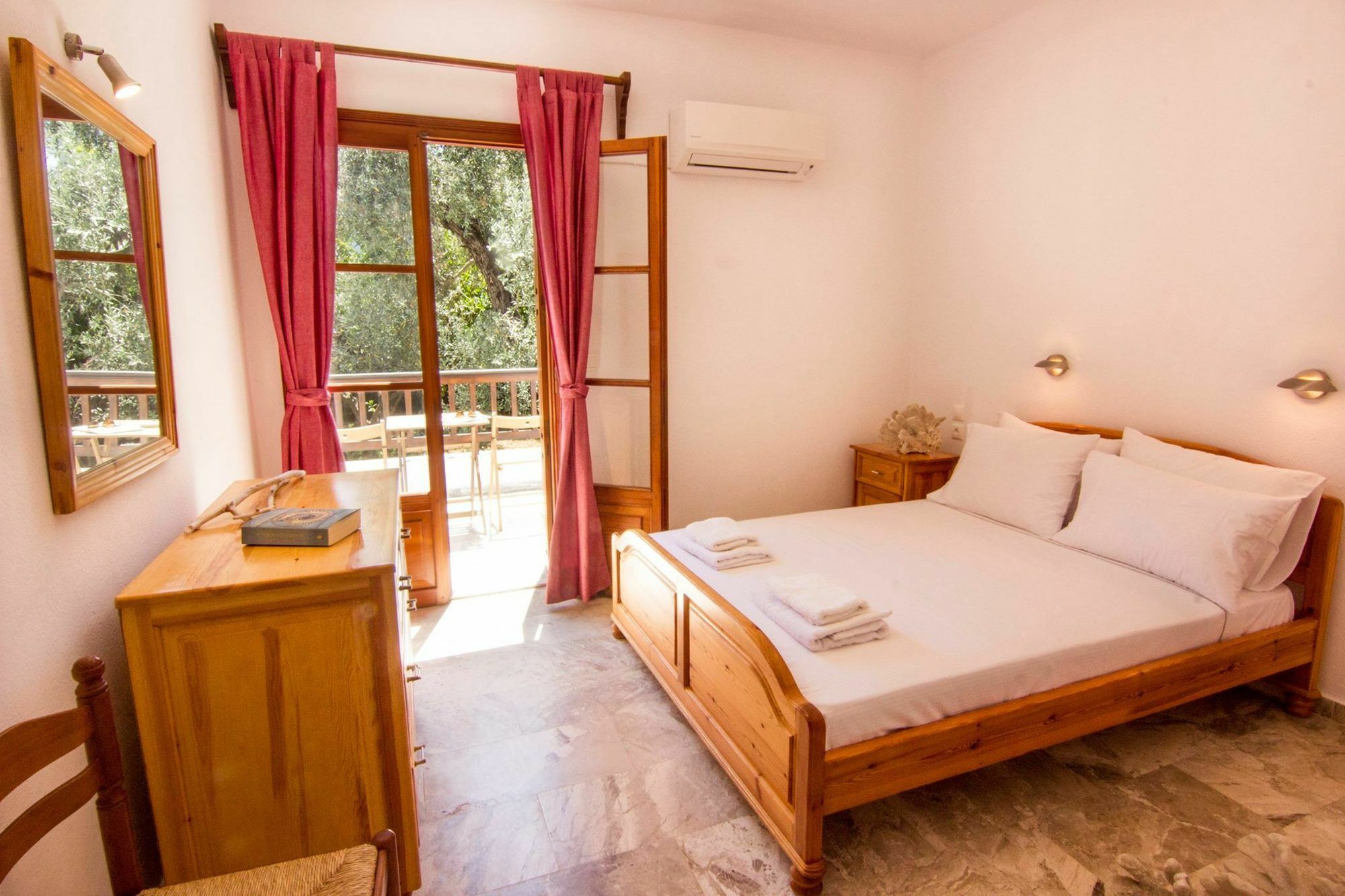 Naftilos Skiathos Exterior foto